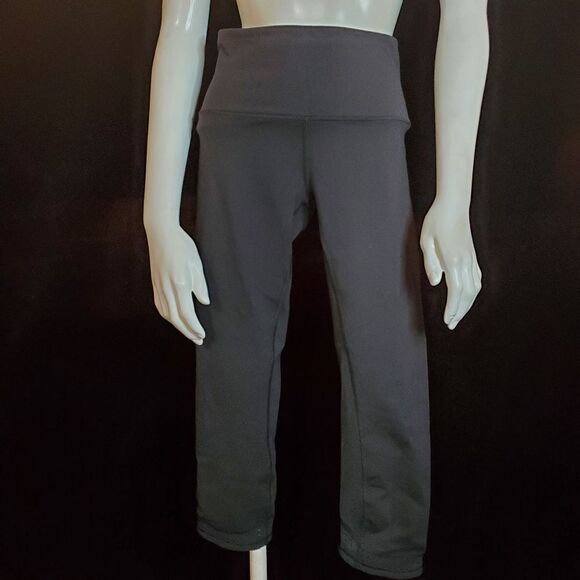 Lululemon Black Capris (6) - Picture 2 of 5